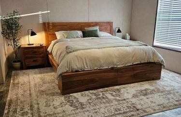 Fun, relaxing, charming retreat - Photo 18