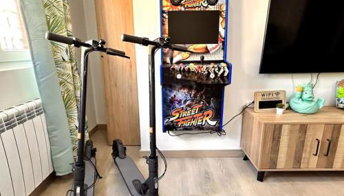 LUJO Proyector, Maquina Arcade, Wifi y patinetes - Foto 2