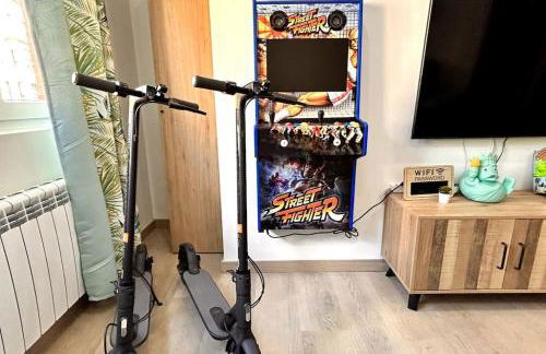 LUJO Proyector, Maquina Arcade, Wifi y patinetes - Foto 2