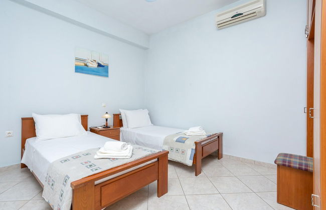 Villa Petros Large Private Pool Walk to Beach Sea Views A C Wifi Car Not Required - 180 - Foto 43