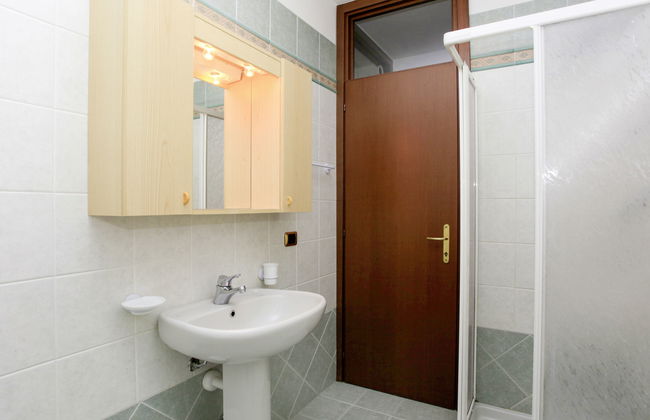 2 bedroom Apartment in Bardolino with swimming pool and garden - Photo 12