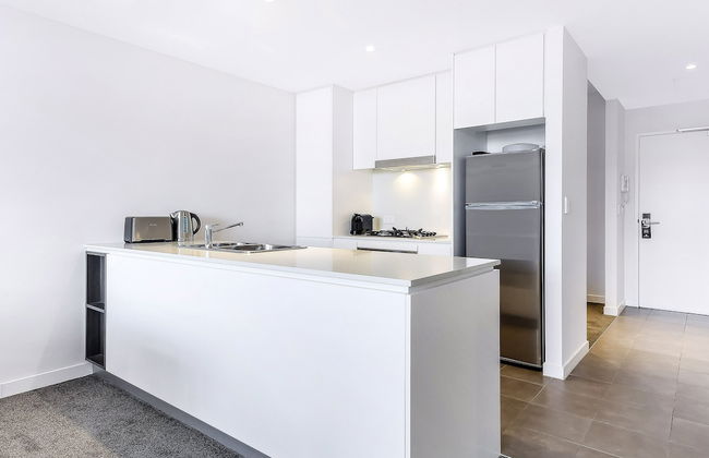 1 Bedroom Modern Apartment in Chatswood - Photo 6