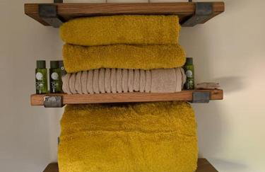 Romantic Shepherds hut with stunning sunsets - Photo 16