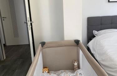 Modernes Wasserfront Wohnung, Terrasse, Parkplatz - Foto 25