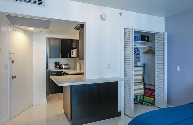 Miami Beach Apartments by MiaRentals - Foto 27