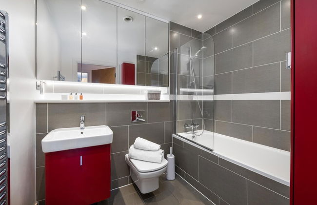 Two Bedroom Flat With Balcony in Central Wimbledon by Underthedoormat - Foto 23