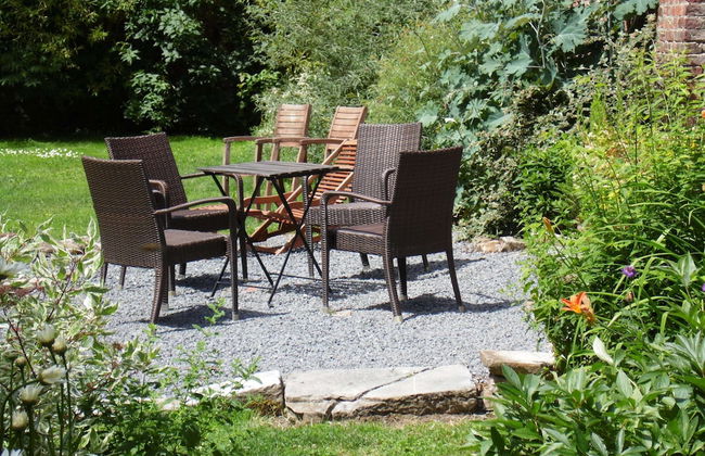 Regional House With Exposed Timber Frame Elements Full of Authenticity and Charm in a Green Area - Photo 13