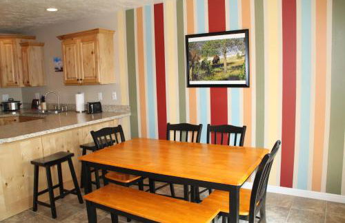 3 queen beds, 1 twin bed, 2 rooms, 1 and a half bath, self check-in, flexcation equipped - Foto 7