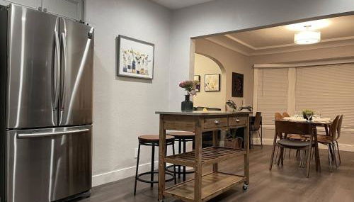 Airy Modern 2BR/2BA - Parking + Laundry + Sleep 6 - Foto 3