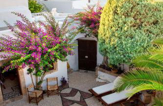 Antique Villa - Photo 18