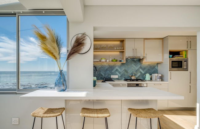 Exquisite Mouille Point Apt by Golf Course Serene Suite - Photo 7