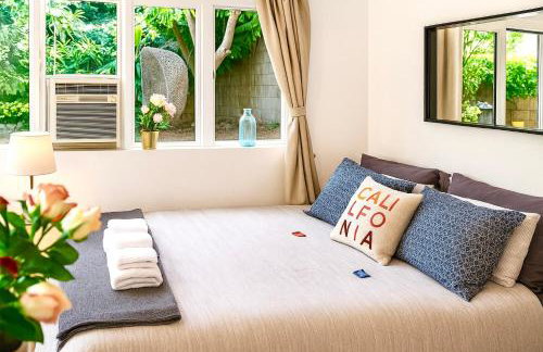 Enchanting Gated Hollywood Hills Oasis with Tranquil Treet-Top Views, Outdoor Living Room and Patios, Magical Zen Garden, Plus Bonus Romantic Guest House and Free Garage in LA's Most Desirable Central Serene Area, Sleeps 8-10 - Foto 39