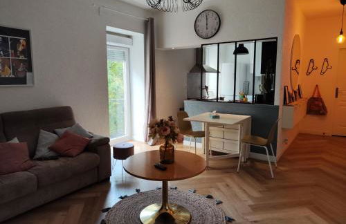 LE PETIT ANGLE APPARTEMENT 2 Pièces, plein centre ville, près de la gare jusqu'à 4 personnes - Foto 4