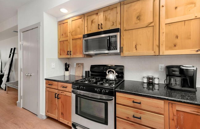 Hip Old Town North Gem! Near Breweries and River! - Foto 10