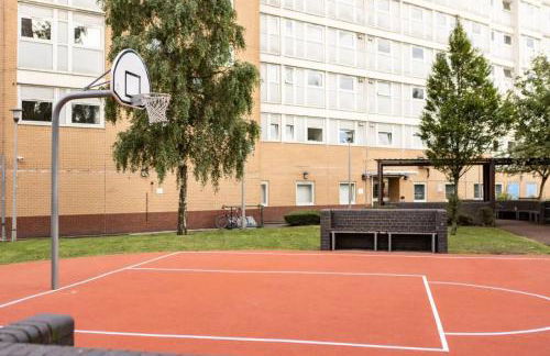 John Lester and Eddie Colman Courts in Salford - Foto 6