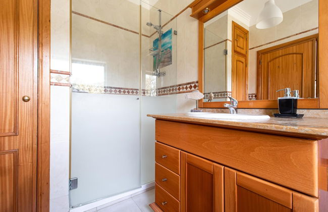 Aroeira Villa Sleeps 10 With Pool - Foto 14