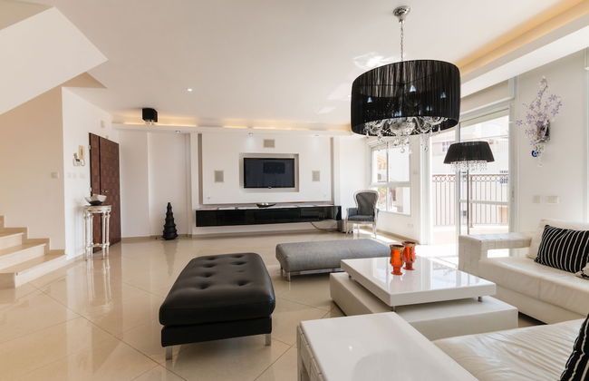 Apartment with Sauna, Hot Tub & Parking - Photo 16