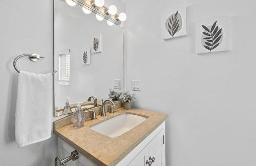 Old Mission Guest Suite - Charming Apartment, 15 Min Walk to Downtown! - Foto 6