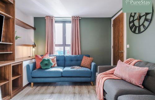 Spacious 5-bedroom Contractor House Sleeps 7 with Parking by PureStay - Foto 18