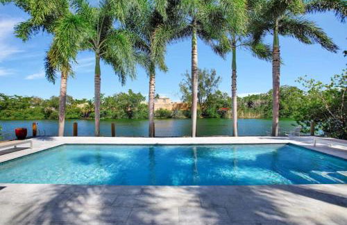 Lakefront Family Fun Home with Private Dock 3BR 2B - Foto 24