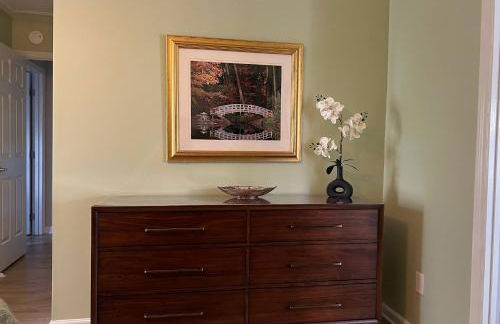 3 BR w/ King Bed, Standing Desk, Ping Pong, Arcade - Foto 19