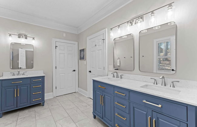 Winding Down by Avantstay Sleeps 20 + Dock, View - Photo 26