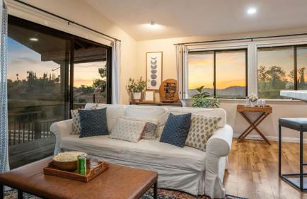 Scenic Deck w Sunset Views Near Temecula Wineries Estrada Ranch by AvantStay - Foto 8