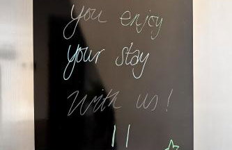 Contractors Heaven-POOL TABLE-THREE BEDROOM HOUSE WITH SEPARATE ONE BEDROOM SELF CONTAINED-Close to AIRPORT - Foto 19