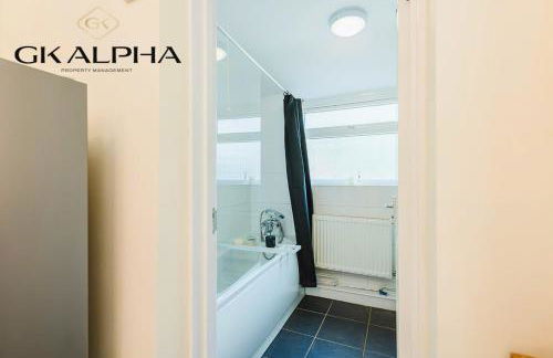 LONG STAY DEALS - 3 Bedroom Home Peterborough With Free Parking and Ultra Fast Wi-Fi Perfect for Work Stays and Vacations - Foto 37