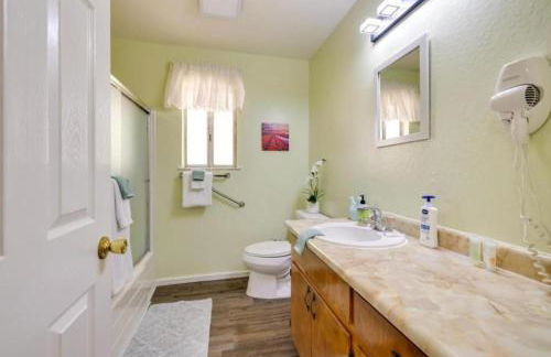 NEW! Cozy & Secluded House w/Deck - Near Yosemite! - Foto 17