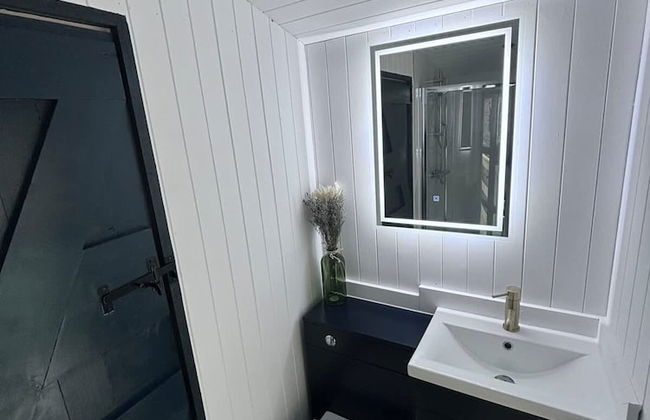 Shepherds Hut With Hot Tub - Foto 9