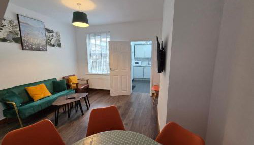 Fantastic 3-Bedroom House in Crawley - 10 mins from Gatwick - Foto 3