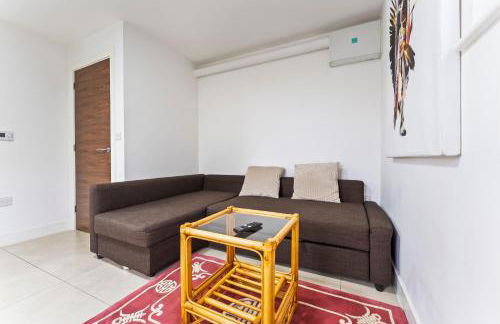 Bloom Court -Sleeps 6-Free Parking with Workspace & High-Speed WiFi - Foto 11