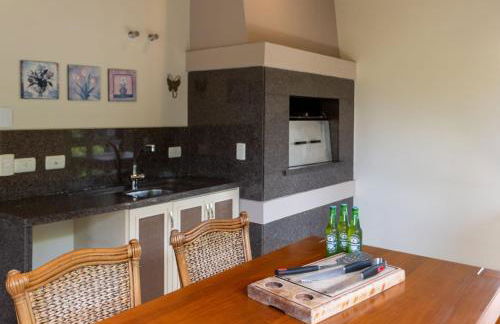 Refúgio de Luxo e Piscina à beira do Passaúna - Photo 23