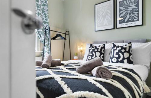 4-Bedroom Stunning Luxe, Spacious & Stylish Design House Bolton, Sleeps 11, with Parking Central Bolton, Links to Manchester, Pet-Friendly, Best For Groups! WORK CONTRACTORS SPECIAL OFFER! - by Blue Puffin Stays - Foto 28