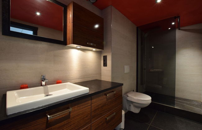 Luxury Villa With Pool - Photo 18