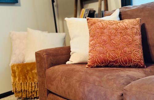 Luxurious 1875 centrally located Canton Akron home, expansive primary & sunset view - Foto 15