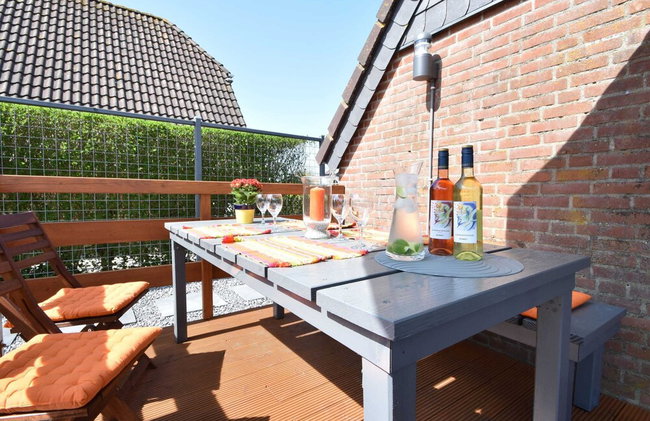 Snug Holiday Home in Herkingen with Hot Tub in Garden - Foto 11