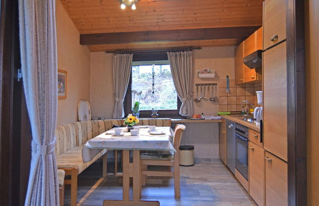 Furnished Bungalow With Peaceful Neighbourhood - Photo 9