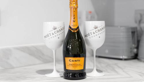 Stylish 2 Bed Apartment - Balcony - Private Parking - Netflix 4MC - Foto 5