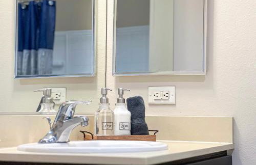 Mid Century With Pool GYM and Parking 10min to Cedars - Photo 22