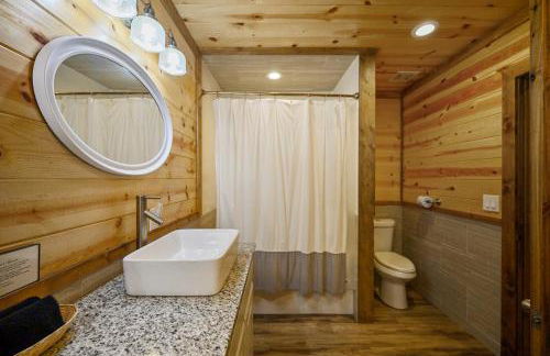 The Nomi Lodge - Sleeps 28 - Gorgeous Rustic Cabin, Centrally Located, Tons of Amenities - Photo 45