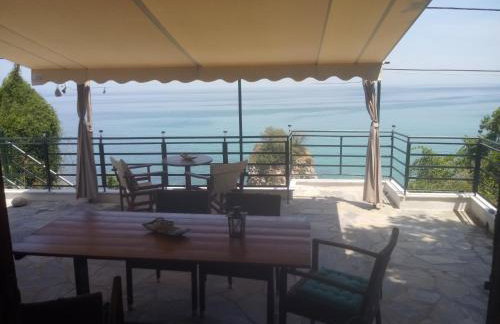 Kamari Guesthouse - Photo 23