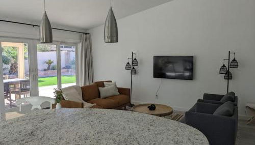 Heated Pool - Spacious, Cheerful Home 5br/3bath - Photo 5