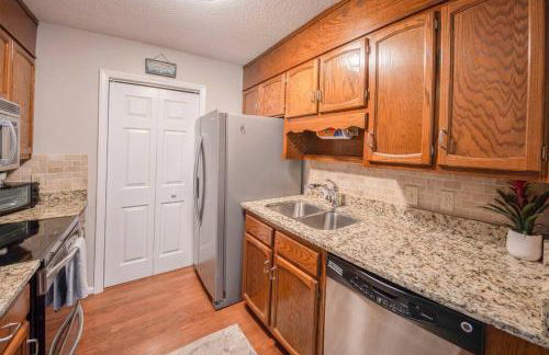 Brook Haven Condo - Downtown Blowing Rock Ground Floor Fully Stocked with 2 King Beds - Foto 12