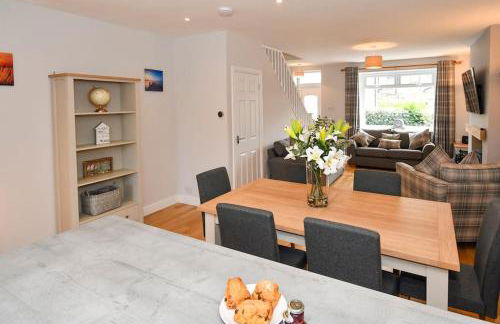 Gertie's Getaway - 3 Bedroom cottage sleep 6-8 - Photo 15