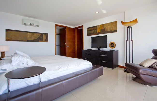 Palmetto Penthouse Deluxe Beautiful View and Sunset Floor 39 - Photo 3