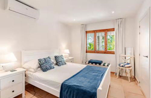 Villa Tesoro, Port Adriano, Sunny South West, Close to Beach, Large Pool, Tennis Court - Foto 50