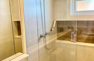 Vista dos sonhos na beira do mar de Angra com pier - Foto 47