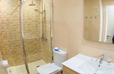 2 bedroom apartment - Sleeps 4 - Pool - Garden - Foto 7